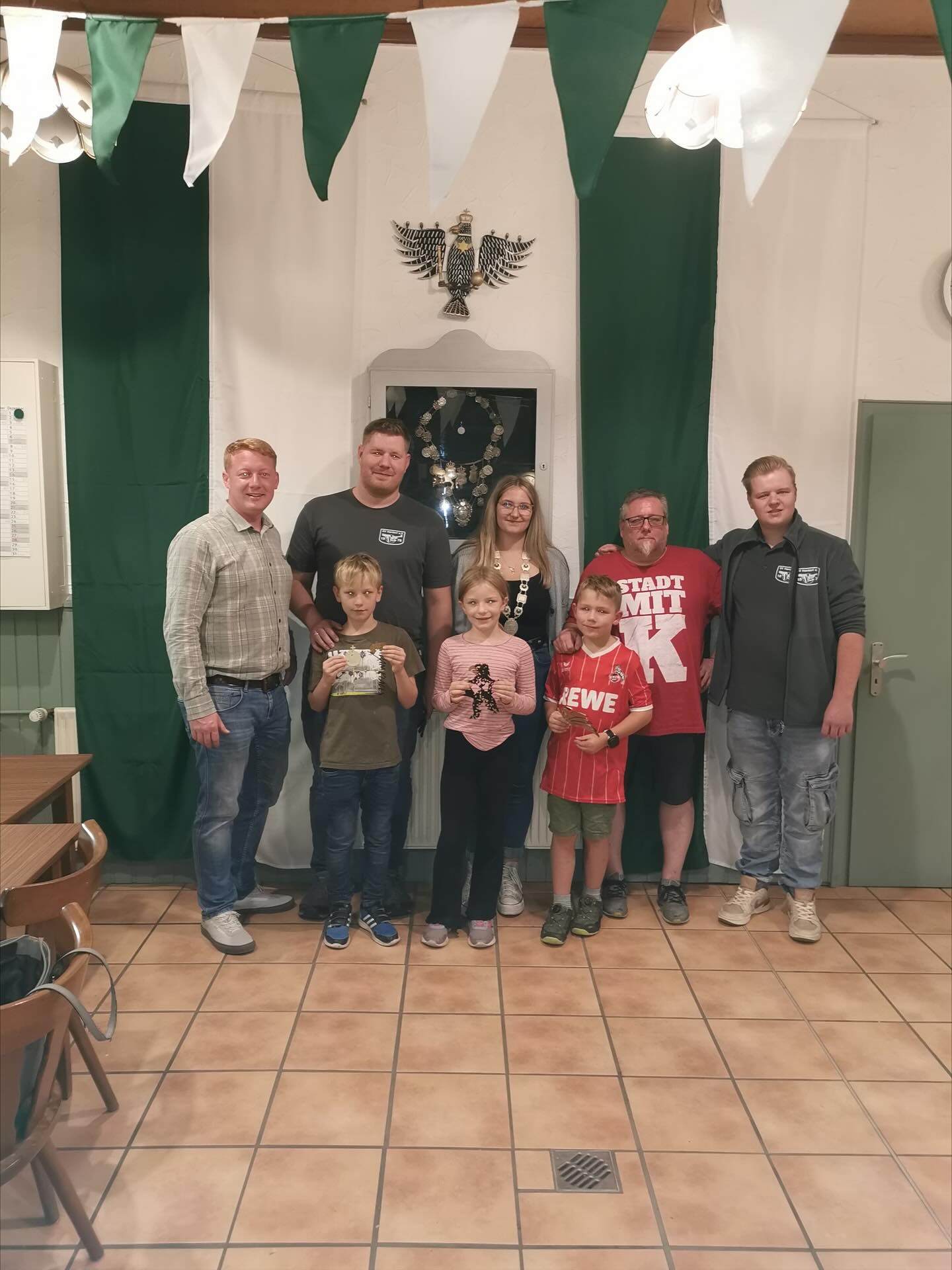 Schützenfest 2025! Heute ist es soweit, wir krönen unseren vor zwei Wochen ausgeschossen SCHÜTZenkönig. Natürlich…